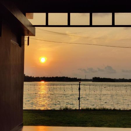 Wind &Waves Appartement Kollam Buitenkant foto