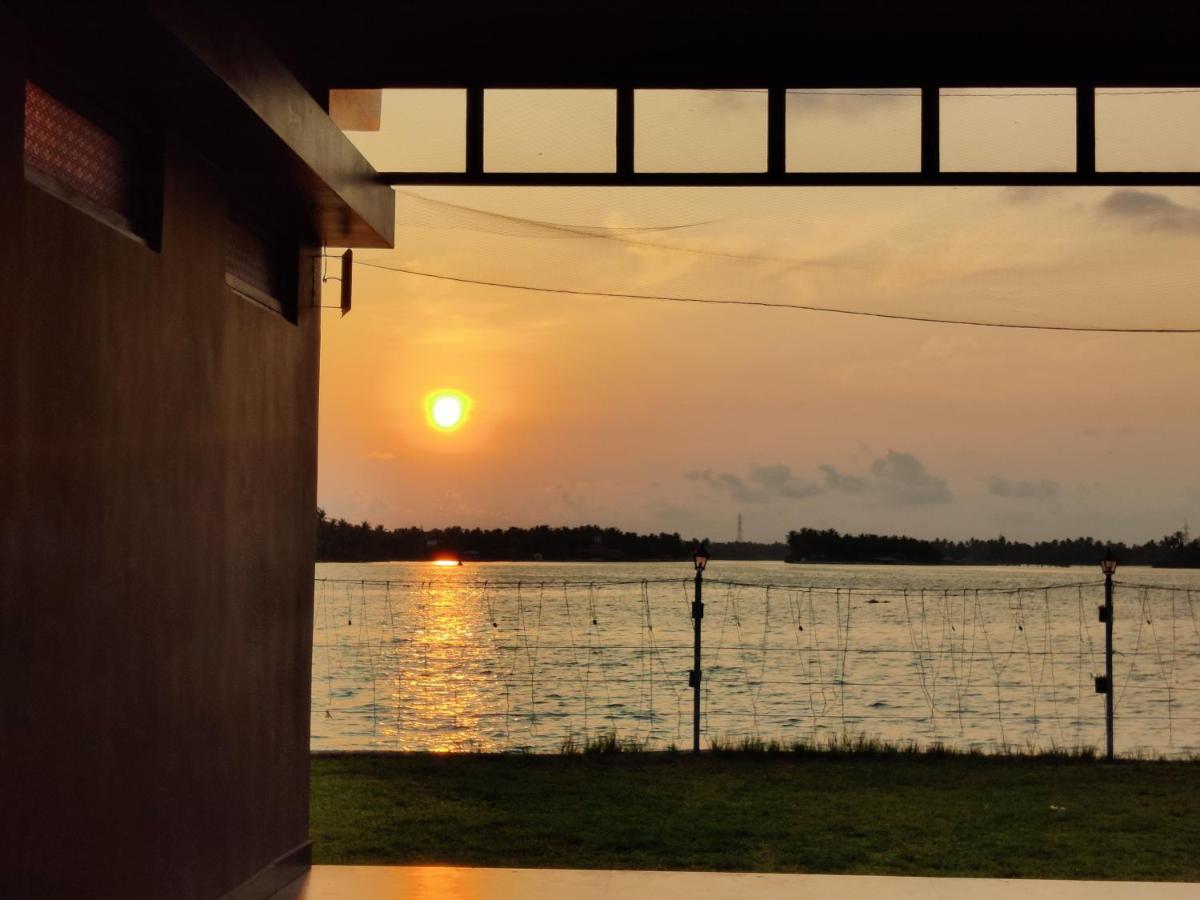 Wind &Waves Appartement Kollam Buitenkant foto