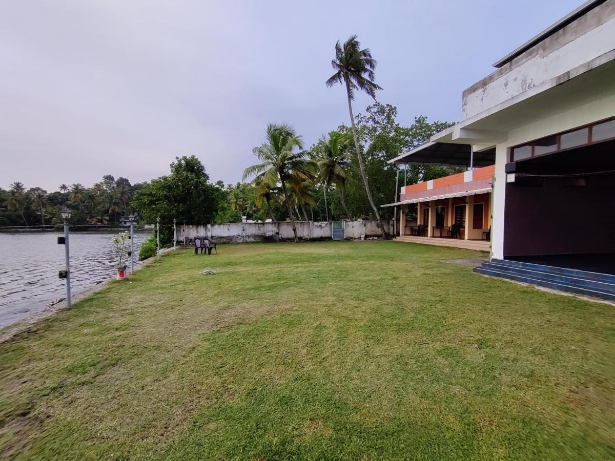 Wind &Waves Appartement Kollam Buitenkant foto