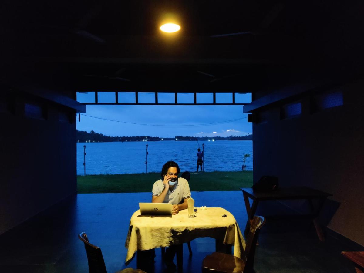 Wind &Waves Appartement Kollam Buitenkant foto