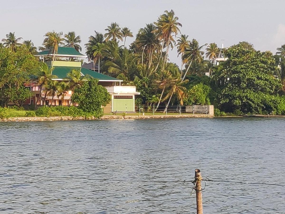 Wind &Waves Appartement Kollam Buitenkant foto