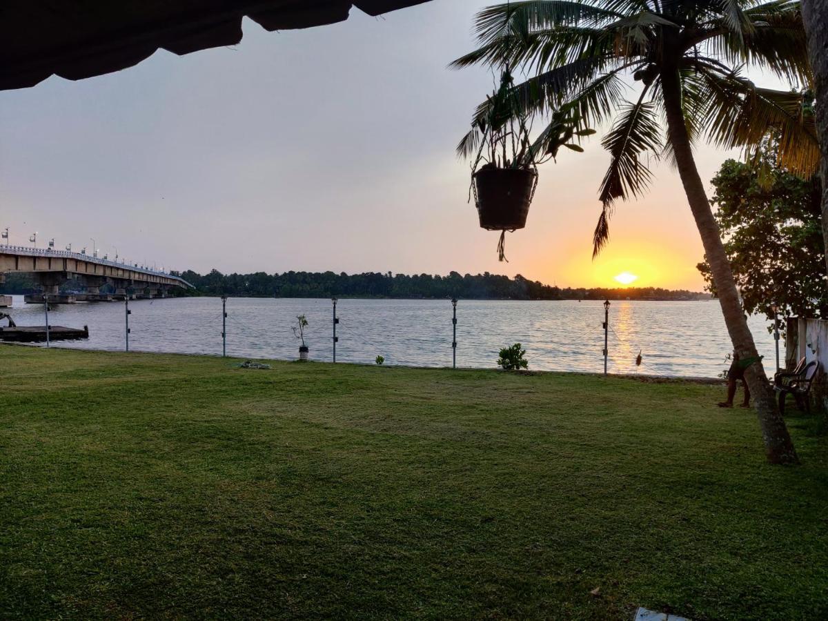 Wind &Waves Appartement Kollam Buitenkant foto
